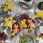 Llavero metálico de sirena y estrella de mar